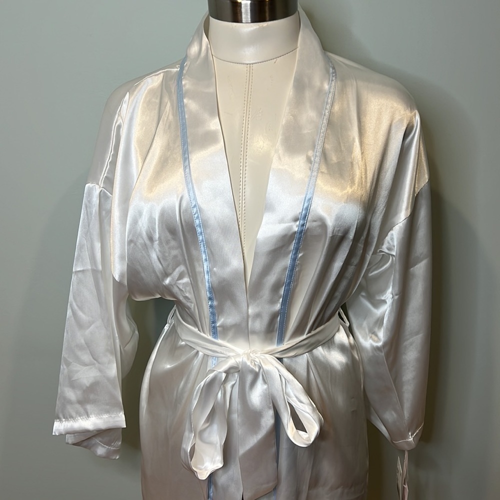 NWT MRS. Robe for Bride - Picture 2 of 12